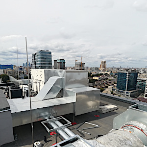 Окожушка вентиляции на кровле БЦ TALLER